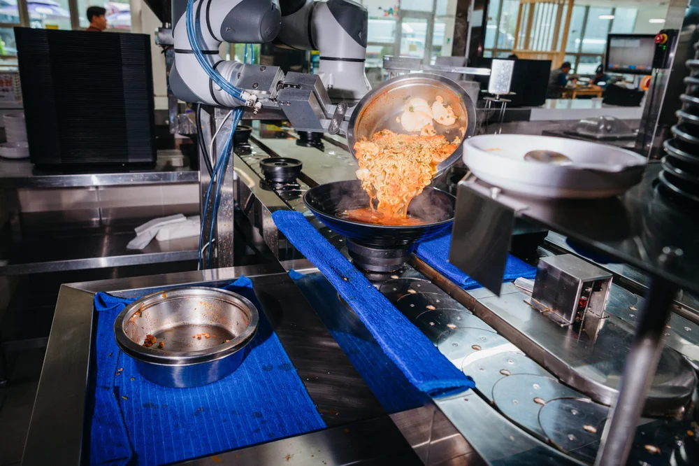 Roboti připravující pokrmy v jihokorejských restauracích III